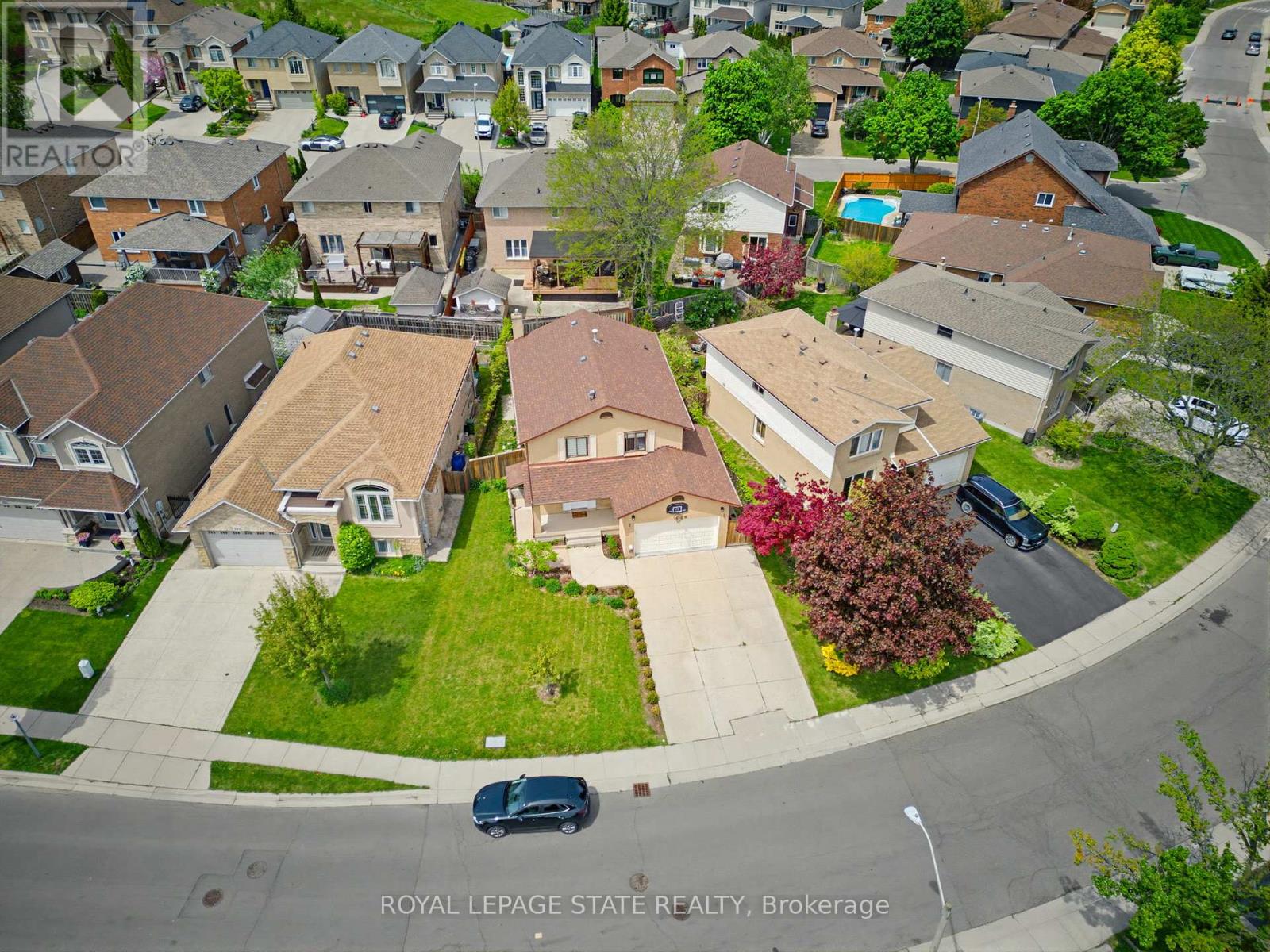 459 Dicenzo Drive, Hamilton, Ontario  L9B 2C4 - Photo 3 - X13695268