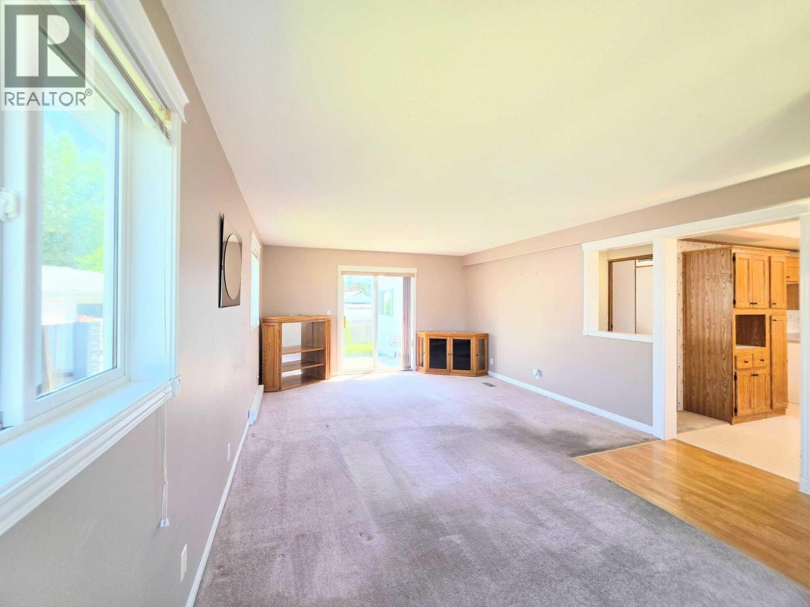 390 Mission Place, Cranbrook, British Columbia  V1C 6M9 - Photo 2 - 10398211