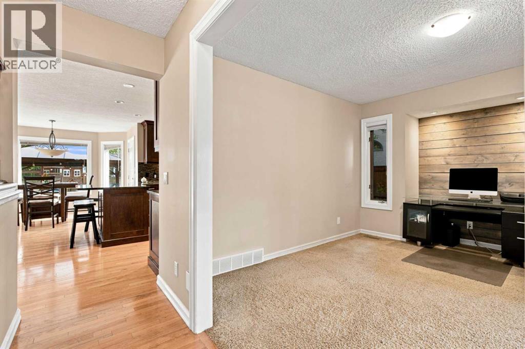 70 Sunset Way SE, Calgary, Alberta  T2X 3C1 - Photo 11 - A2338509