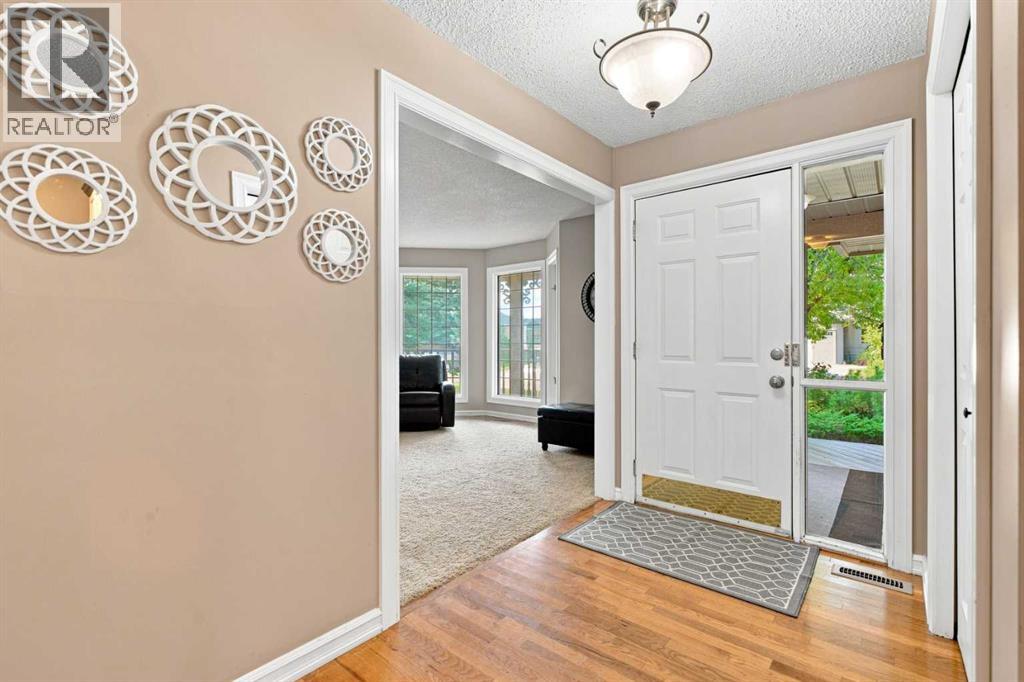 70 Sunset Way SE, Calgary, Alberta  T2X 3C1 - Photo 6 - A2338509