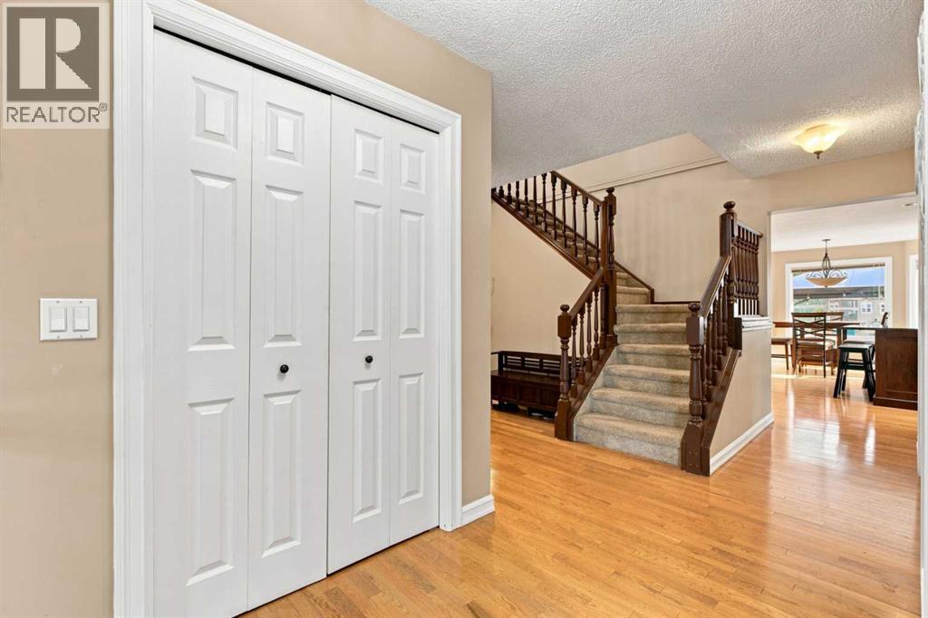 70 Sunset Way SE, Calgary, Alberta  T2X 3C1 - Photo 7 - A2338509