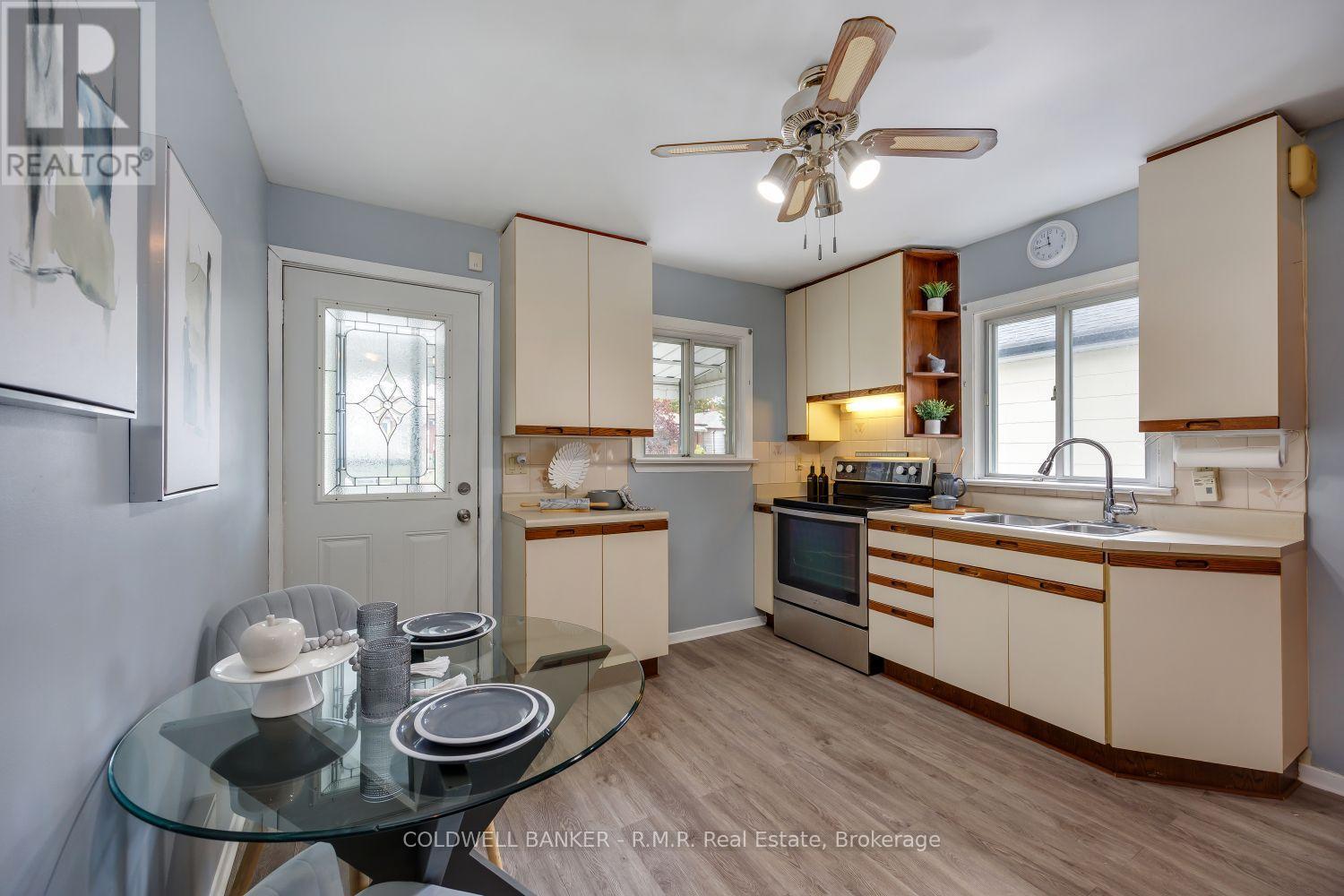 162 Magnolia Avenue, Toronto, Ontario  M1K 3K8 - Photo 8 - E13695346