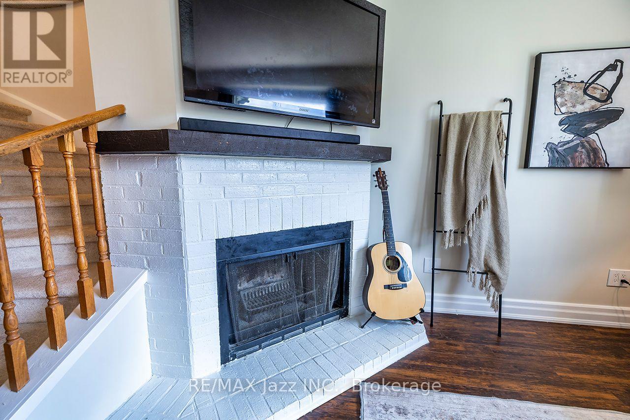 621 Flavelle Court, Pickering, Ontario  L1V 3W6 - Photo 10 - E13695382