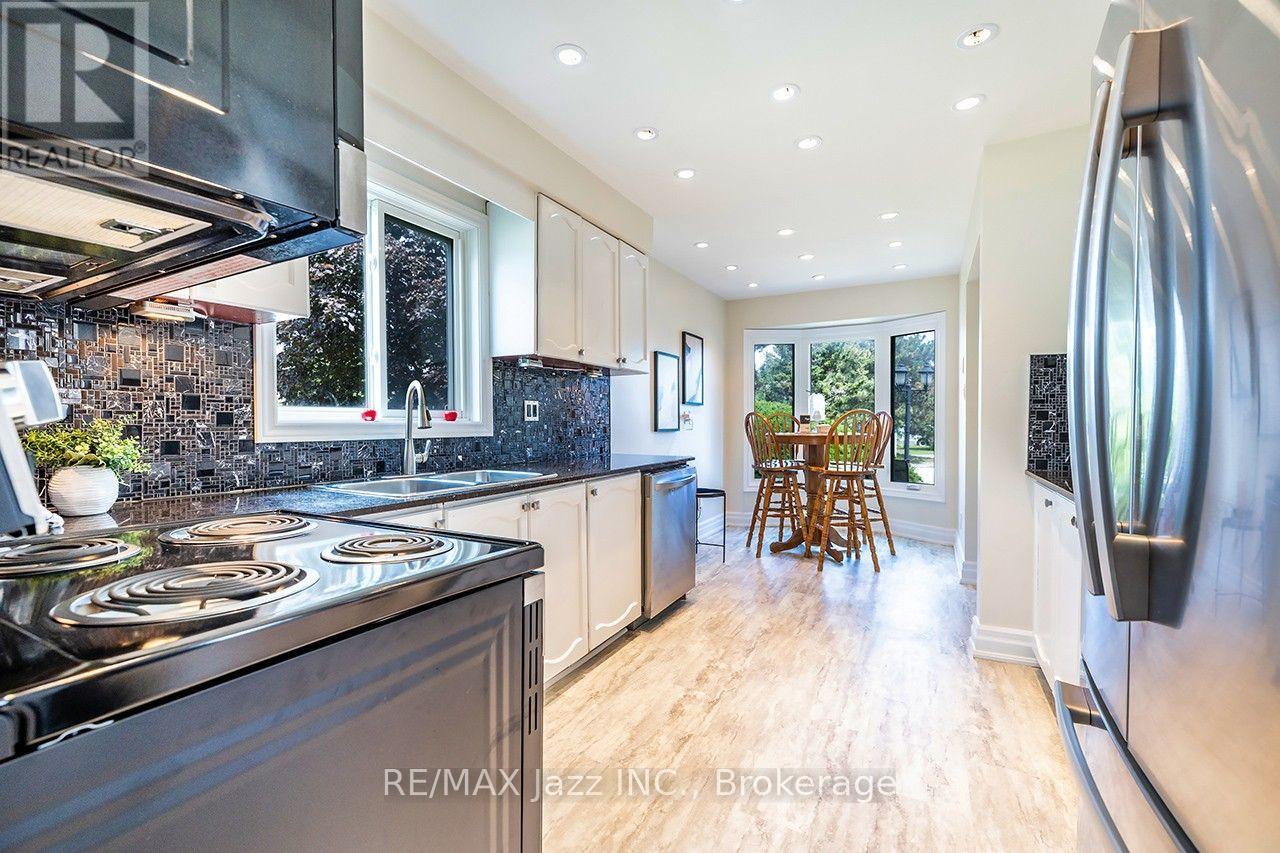 621 Flavelle Court, Pickering, Ontario  L1V 3W6 - Photo 3 - E13695382