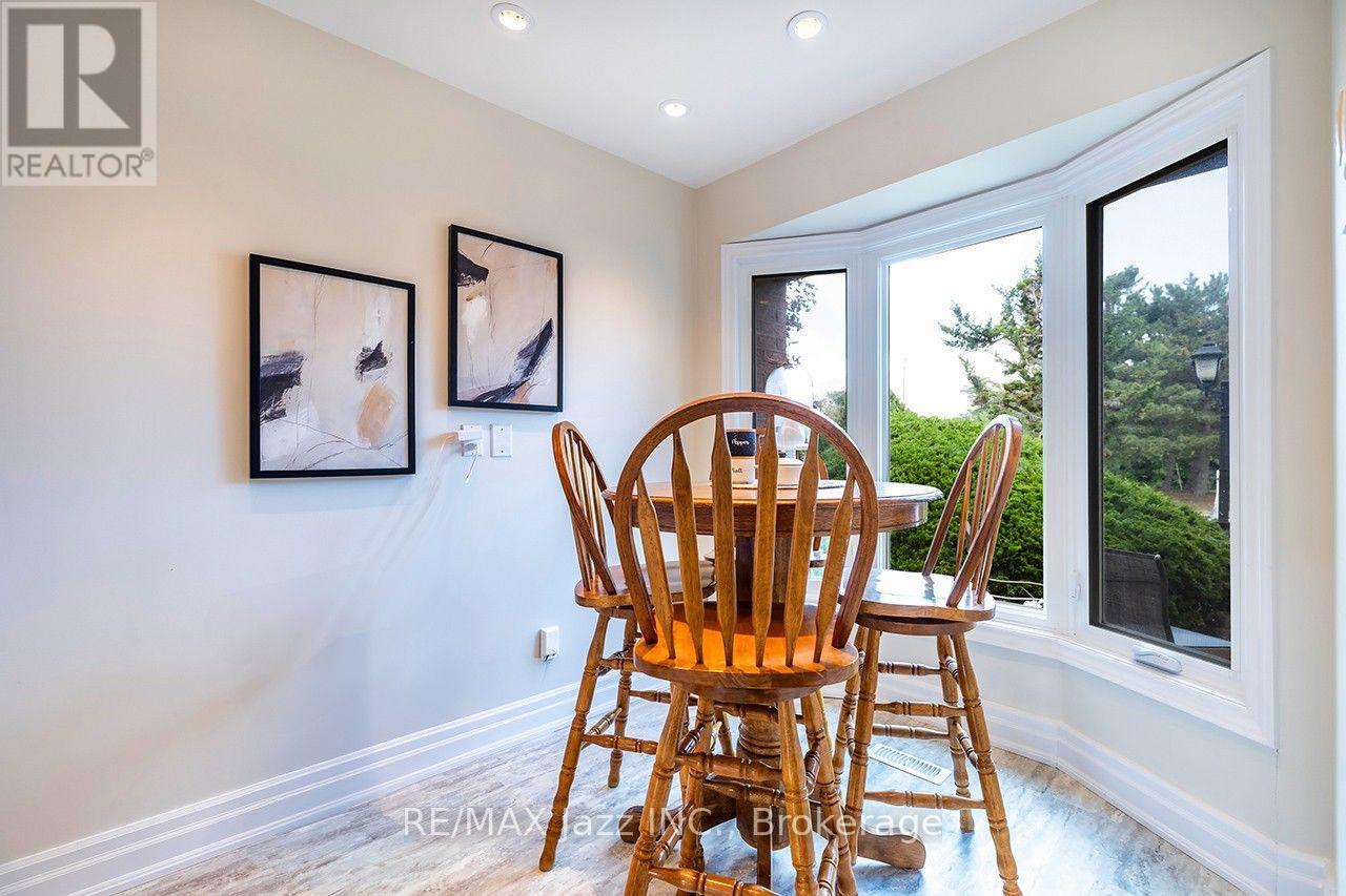 621 Flavelle Court, Pickering, Ontario  L1V 3W6 - Photo 6 - E13695382