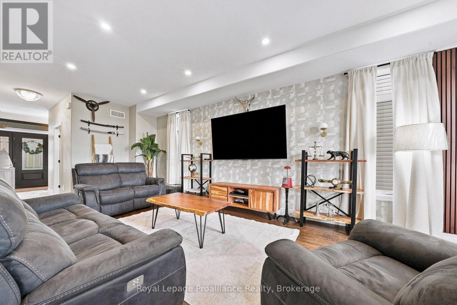 92 Northumberland Boulevard, Quinte West, Ontario  K8V 0L1 - Photo 10 - X13695442