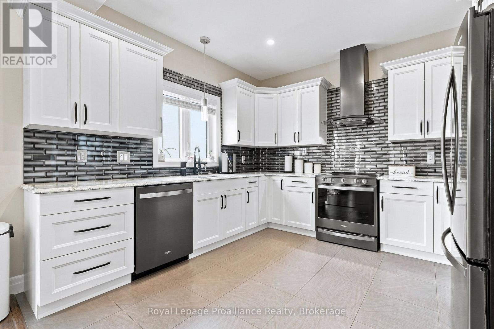 92 Northumberland Boulevard, Quinte West, Ontario  K8V 0L1 - Photo 13 - X13695442