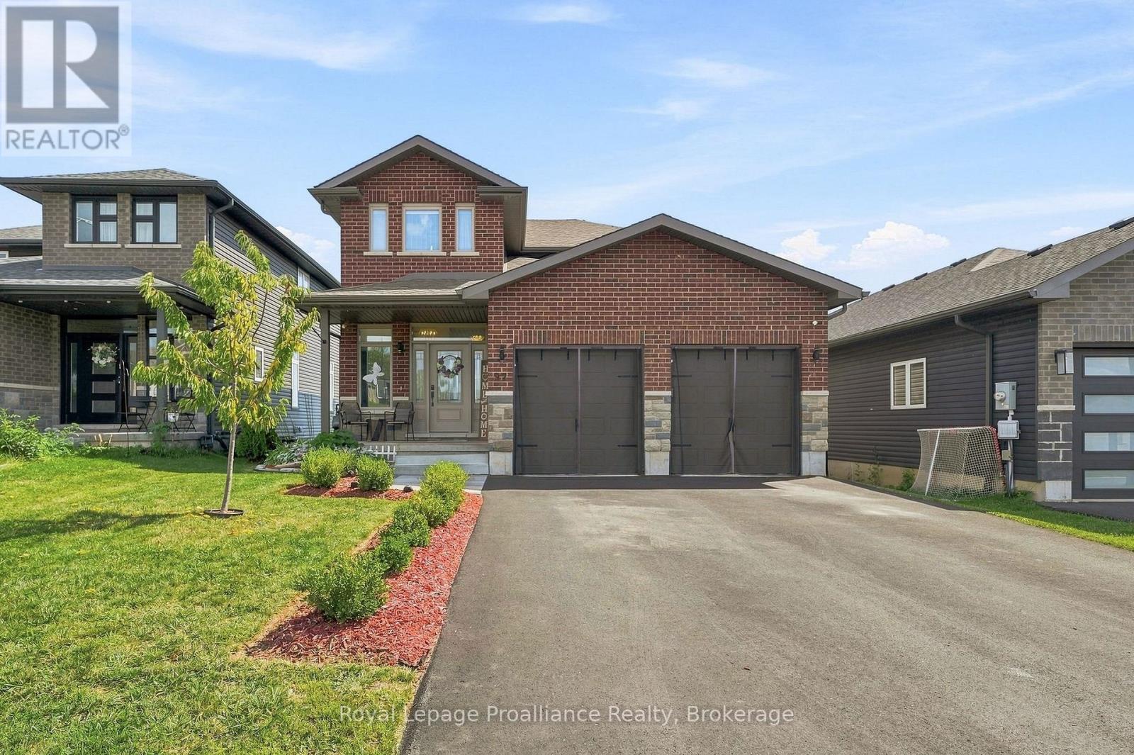 92 Northumberland Boulevard, Quinte West, Ontario  K8V 0L1 - Photo 2 - X13695442