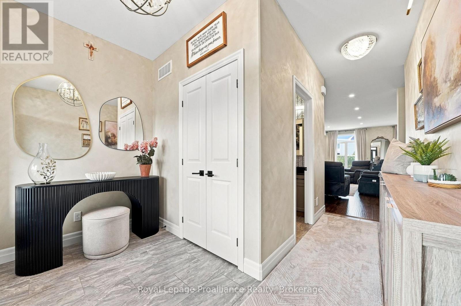 92 Northumberland Boulevard, Quinte West, Ontario  K8V 0L1 - Photo 5 - X13695442
