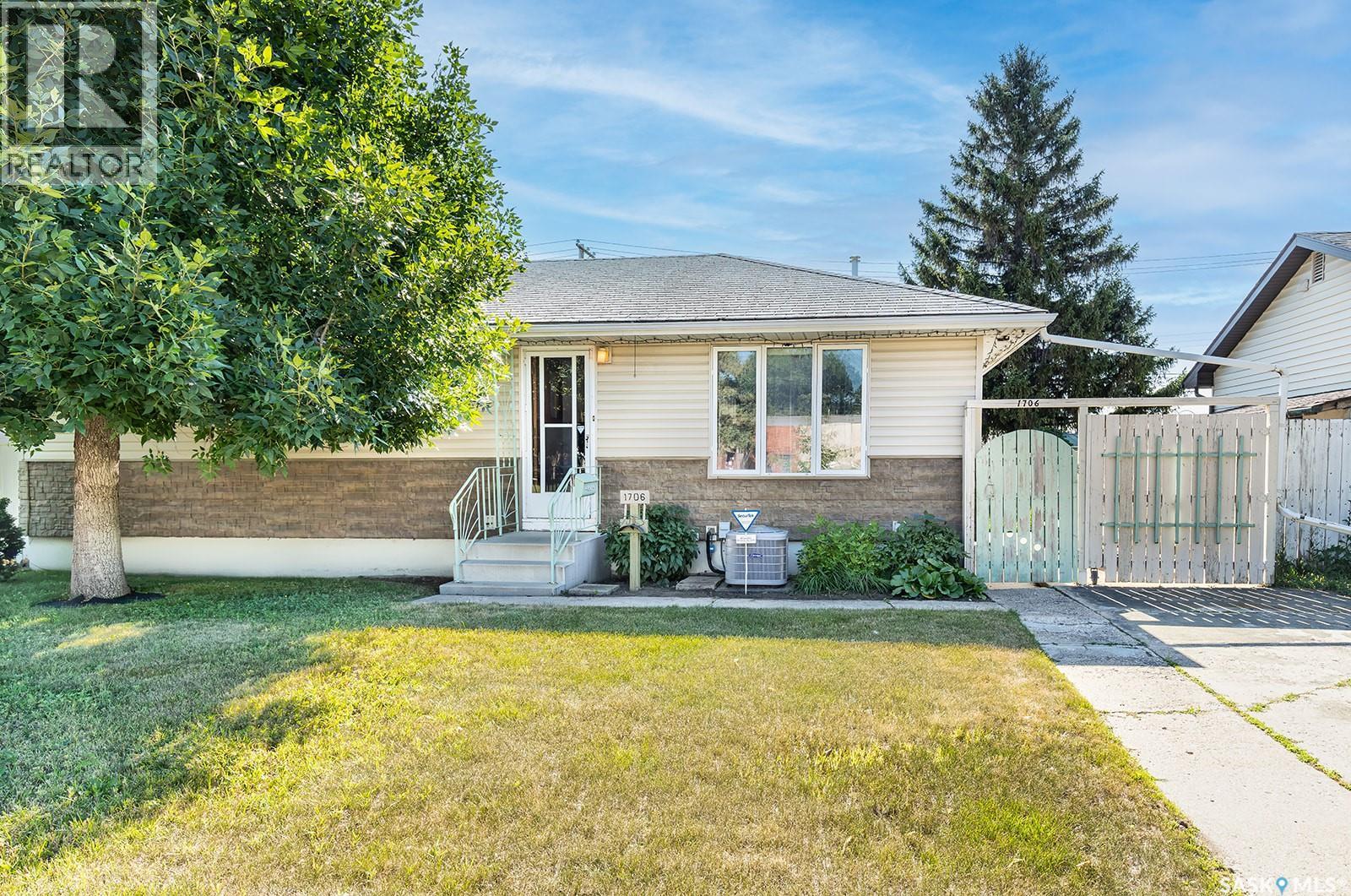 1706 Ruth Street E, Saskatoon, Saskatchewan  S7J 0L9 - Photo 1 - SK045976