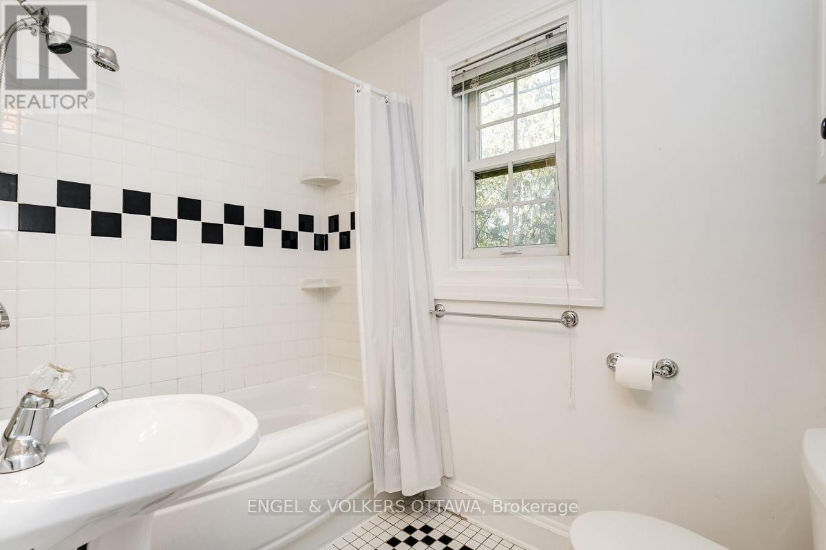 475 Golden Avenue, Ottawa, Ontario  K2A 2E4 - Photo 20 - X13695488