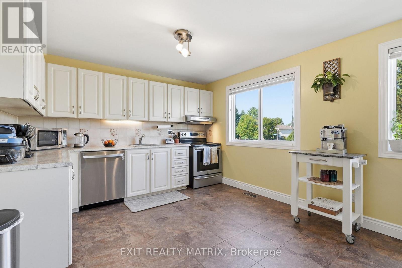 270 Fernleaf Crescent, Ottawa, Ontario  K1E 2Z4 - Photo 16 - X13695498