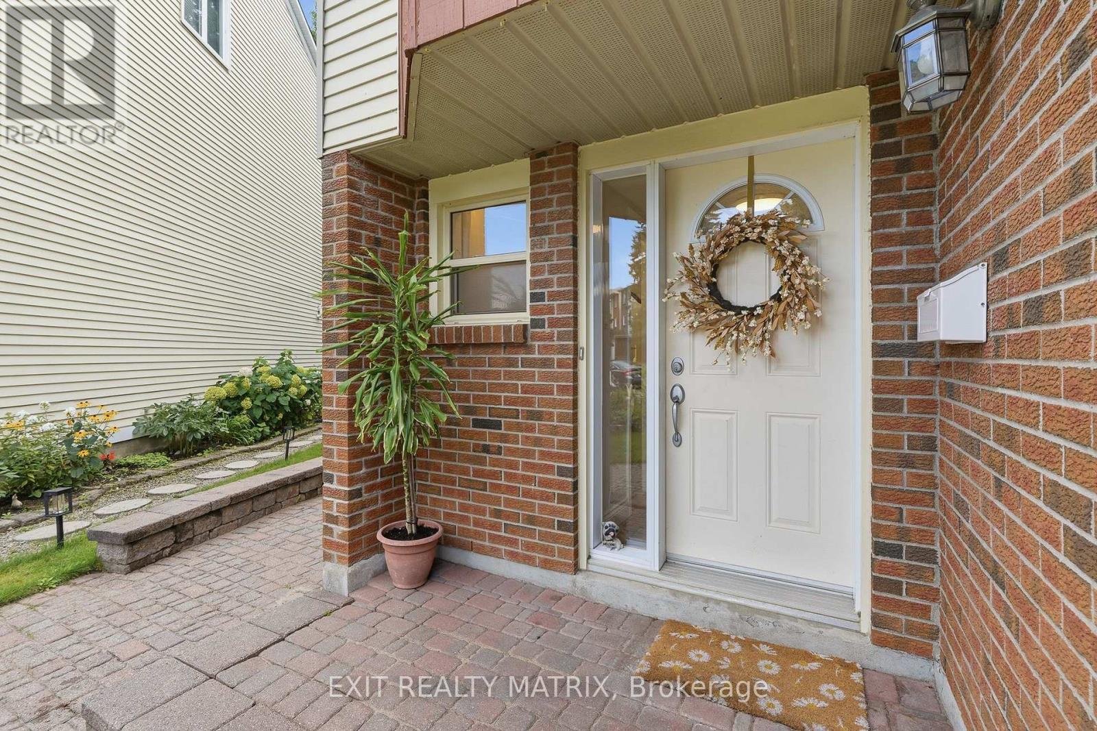 270 Fernleaf Crescent, Ottawa, Ontario  K1E 2Z4 - Photo 2 - X13695498