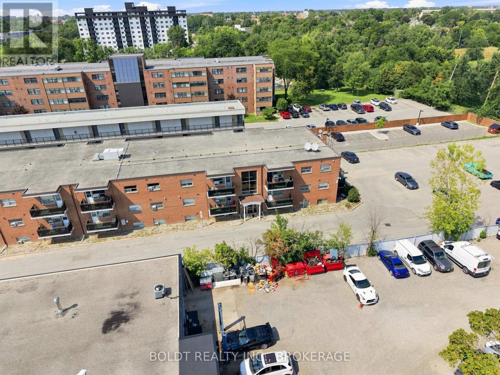 307 - 264 Oakdale Avenue, St. Catharines, Ontario  L2P 2K4 - Photo 1 - X13695392