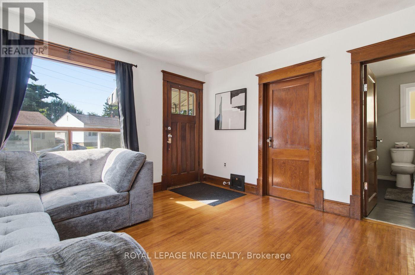 79 Carlton Street, St. Catharines (Haig), Ontario L2R 1R1 - Photo 3 - X13695402