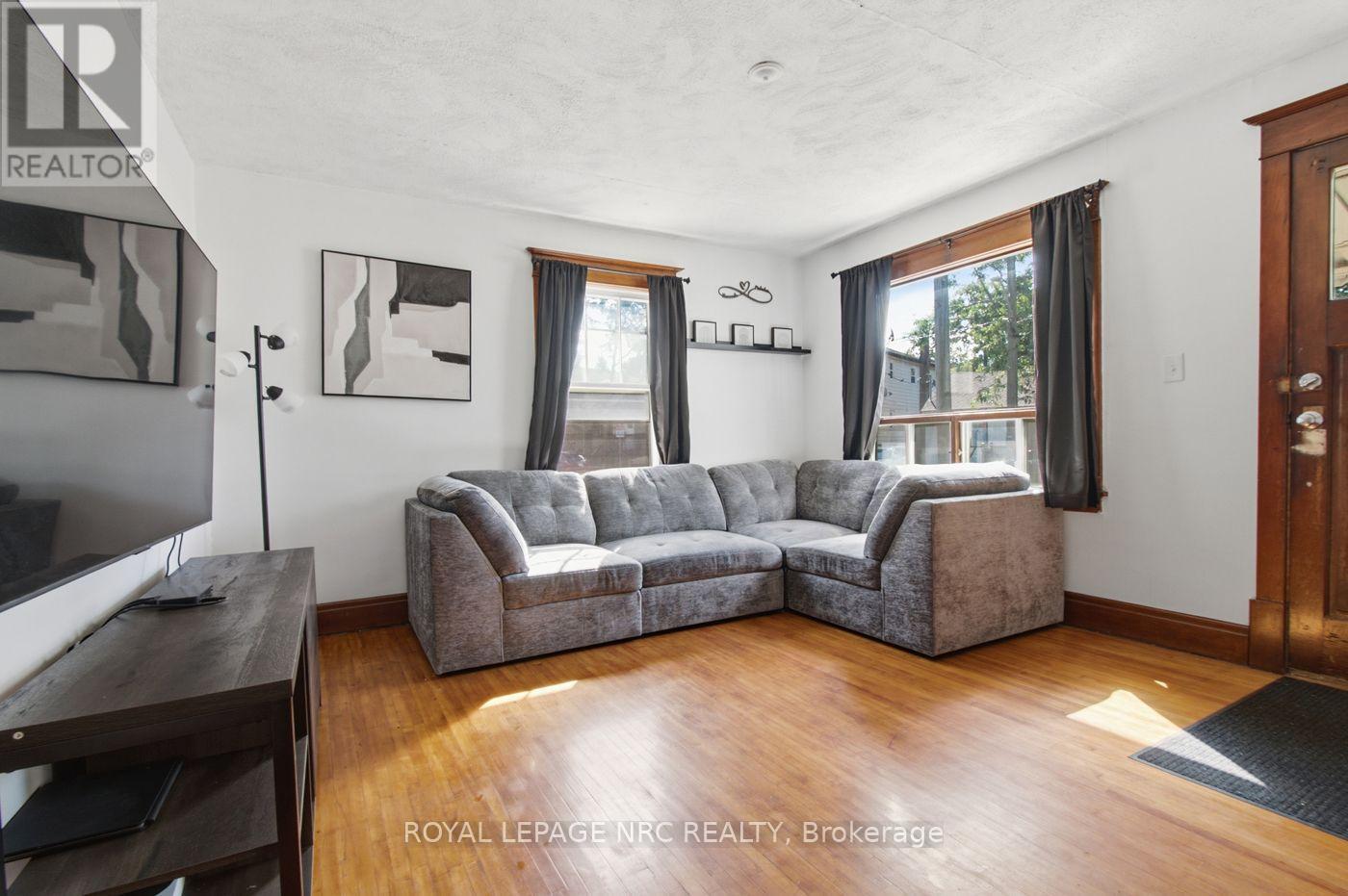 79 Carlton Street, St. Catharines (Haig), Ontario L2R 1R1 - Photo 4 - X13695402