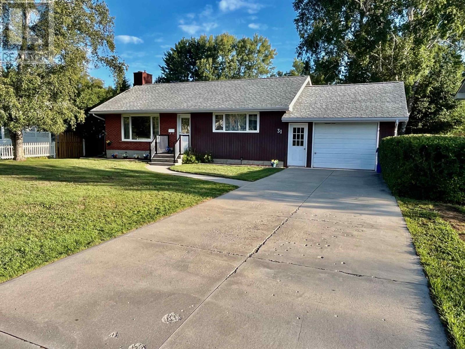 31 Ross St, Dryden, Ontario  P8N 1T9 - Photo 1 - TB2602437