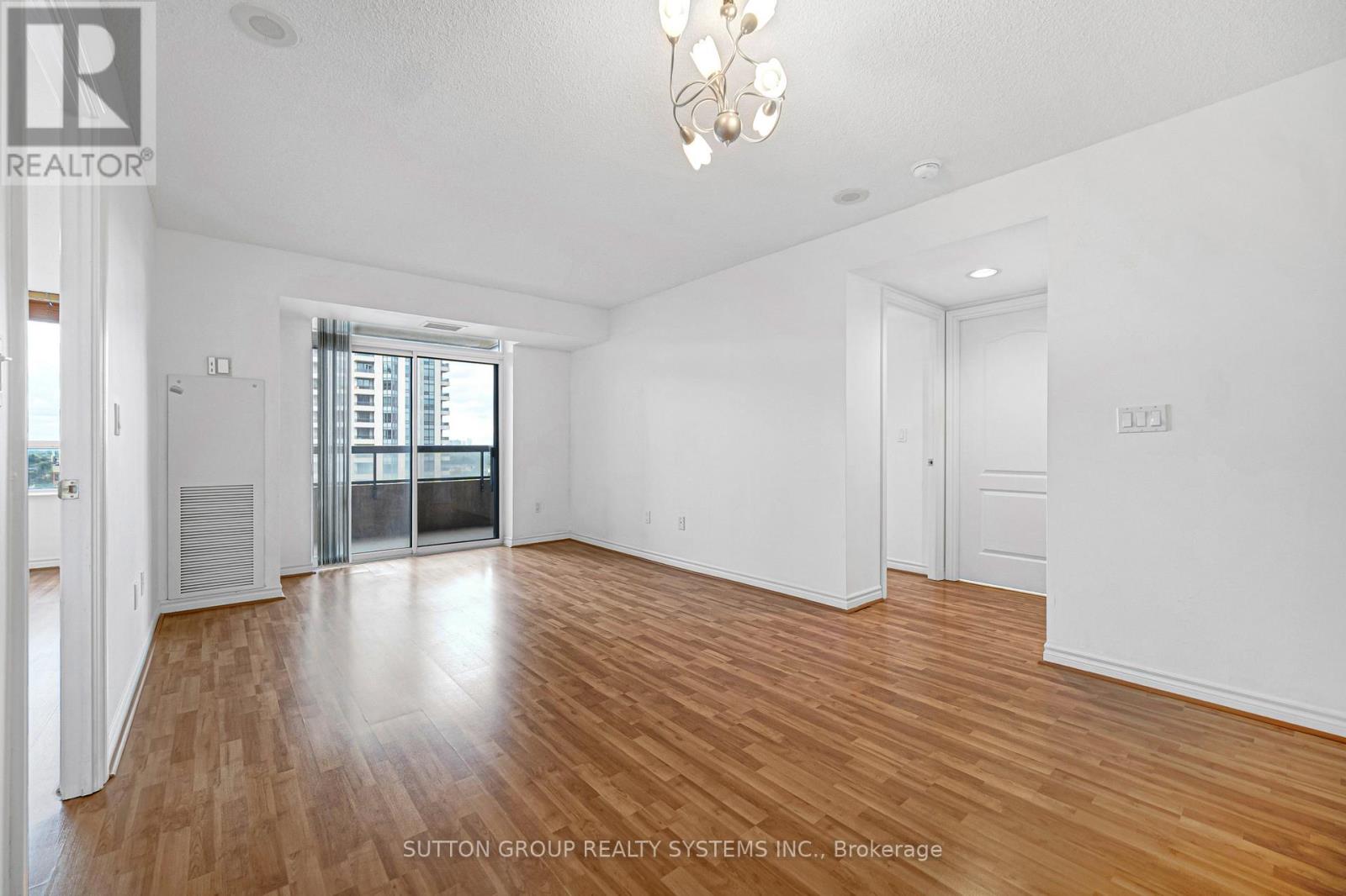 2007 - 18 Sommerset Way, Toronto, Ontario  M2N 6X5 - Photo 8 - C13695362