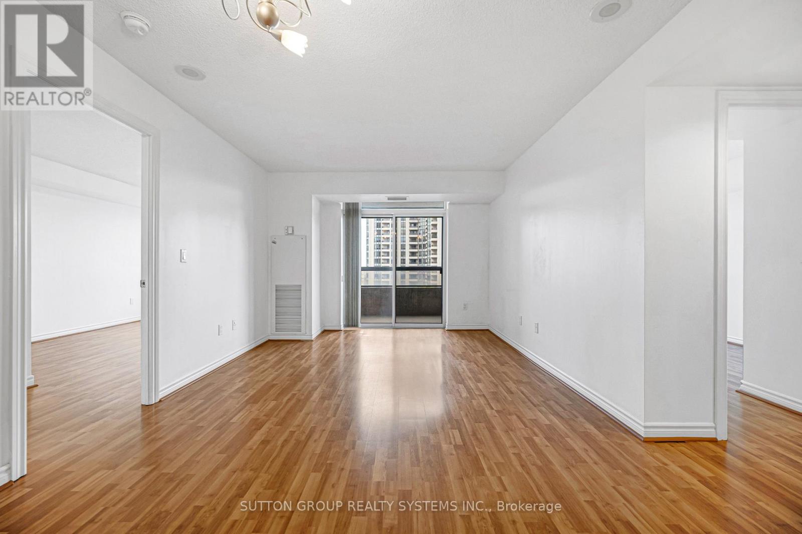 2007 - 18 Sommerset Way, Toronto, Ontario  M2N 6X5 - Photo 9 - C13695362