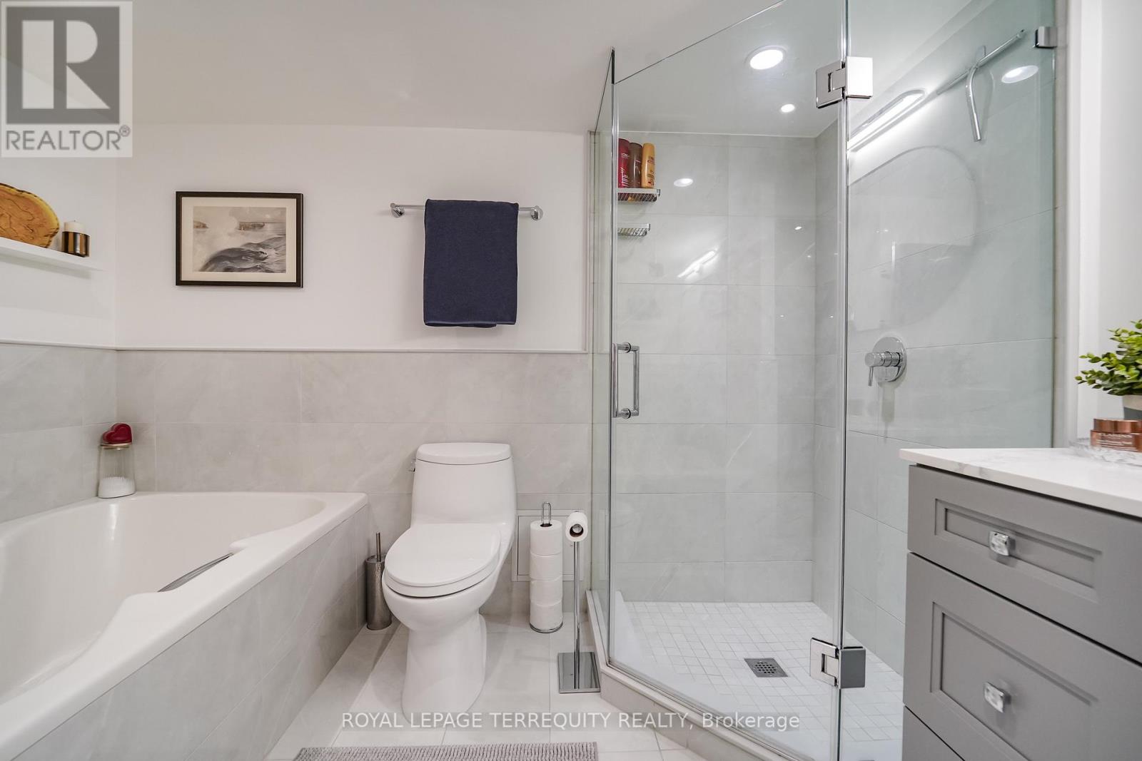 208 - 35 Church Street, Toronto, Ontario  M5E 1T3 - Photo 17 - C13695380