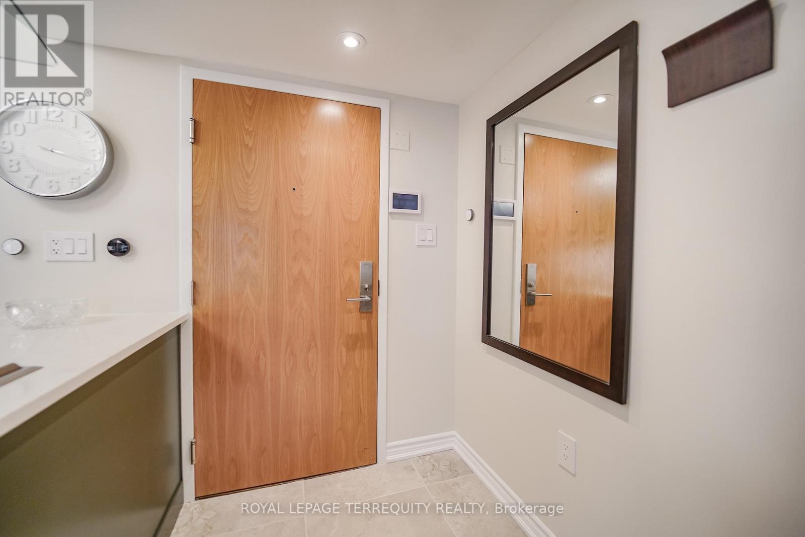 208 - 35 Church Street, Toronto, Ontario  M5E 1T3 - Photo 2 - C13695380