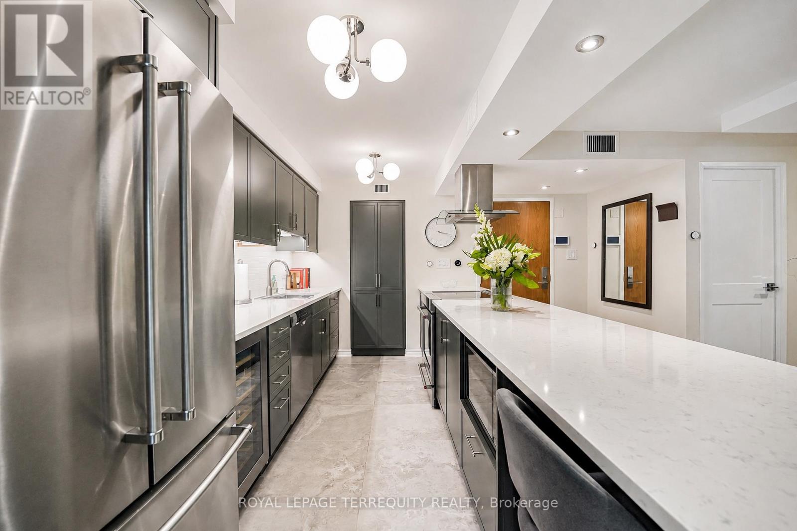 208 - 35 Church Street, Toronto, Ontario  M5E 1T3 - Photo 3 - C13695380