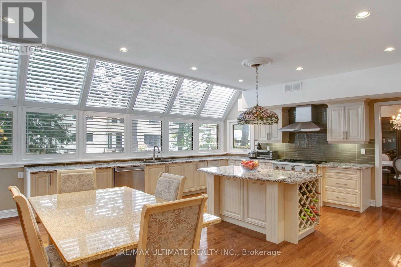 1 Versailles Court, Toronto, Ontario  M3B 2A8 - Photo 10 - C13695468