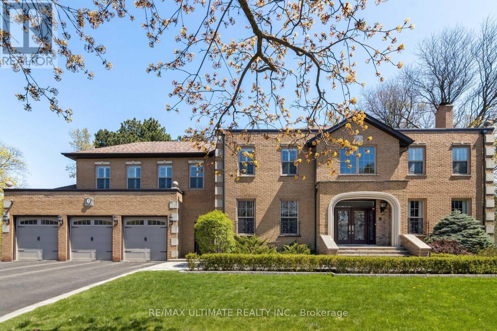 1 Versailles Court, Toronto, Ontario  M3B 2A8 - Photo 2 - C13695468