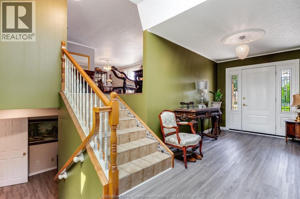 37 Elizabeth Crescent, Leamington, Ontario  N8H 4Y4 - Photo 3 - 26020343
