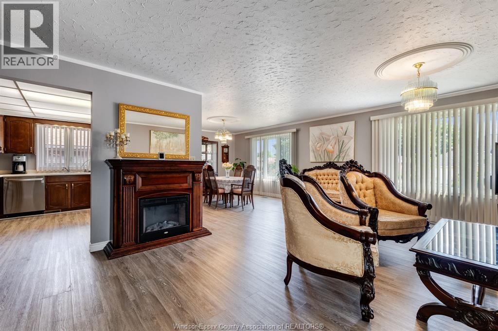 37 Elizabeth Crescent, Leamington, Ontario  N8H 4Y4 - Photo 4 - 26020343