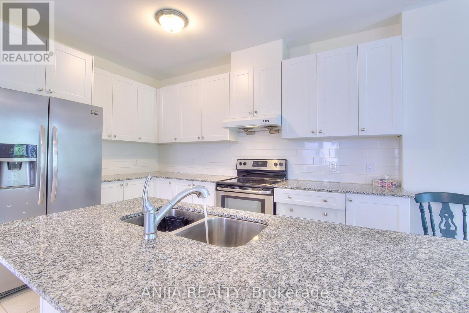 80 Radial Drive E, Aurora, Ontario  L4G 0Z8 - Photo 11 - N13695414