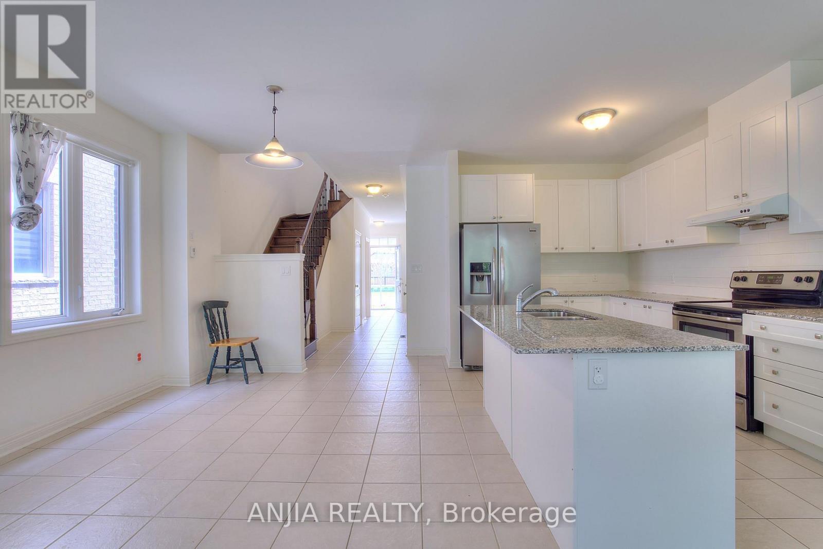 80 Radial Drive E, Aurora, Ontario  L4G 0Z8 - Photo 12 - N13695414