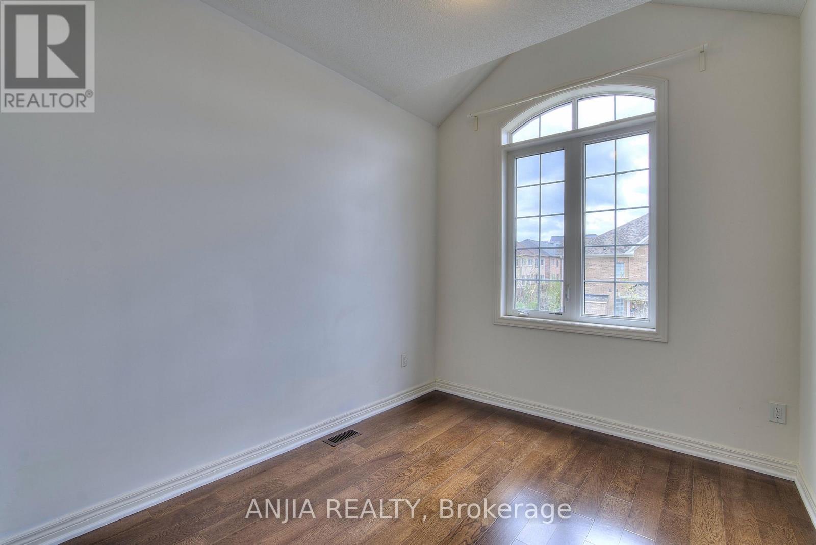 80 Radial Drive E, Aurora, Ontario  L4G 0Z8 - Photo 14 - N13695414