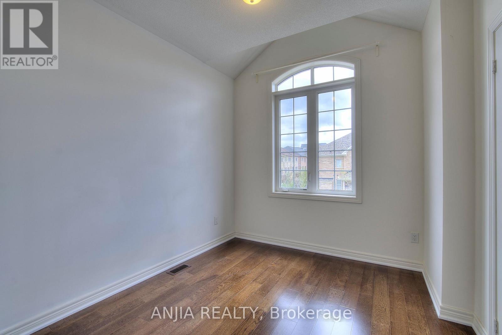 80 Radial Drive E, Aurora, Ontario  L4G 0Z8 - Photo 16 - N13695414