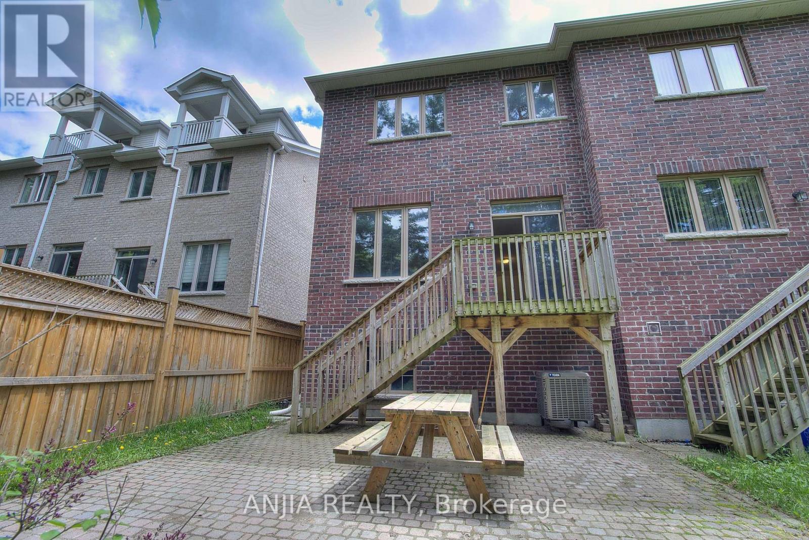 80 Radial Drive E, Aurora, Ontario  L4G 0Z8 - Photo 5 - N13695414