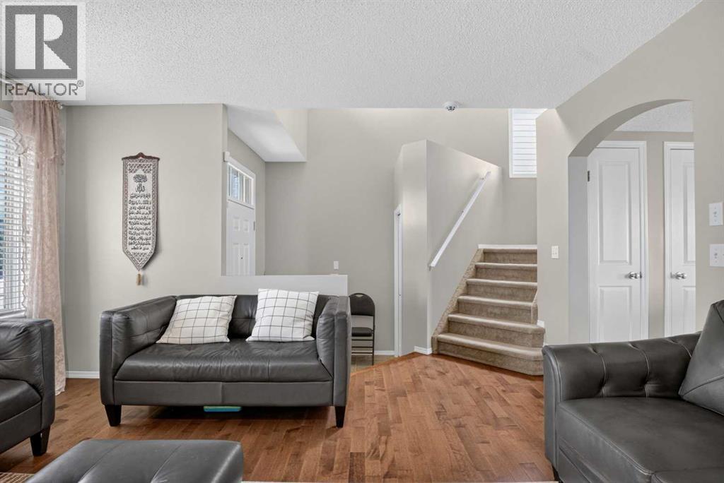 116 Panora Close NW, Calgary, Alberta T3K 0G4 - Photo 8 - A2321370