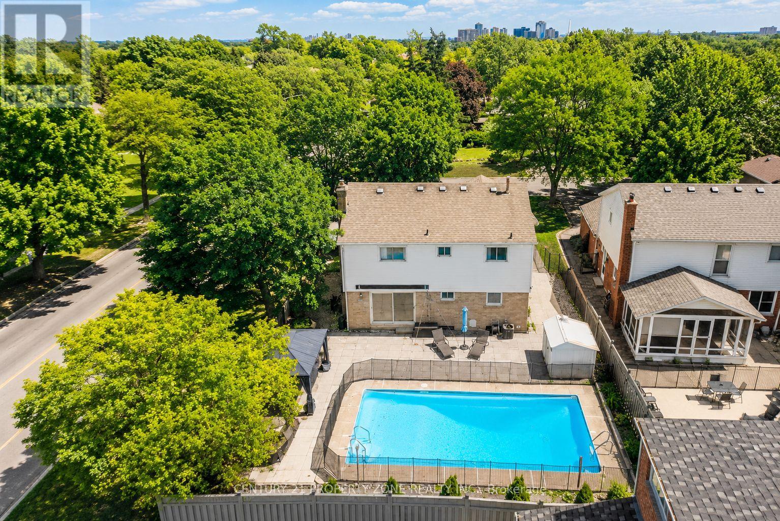 27 Madrid Crescent N, Brampton, Ontario  L6S 2X5 - Photo 36 - W13695444