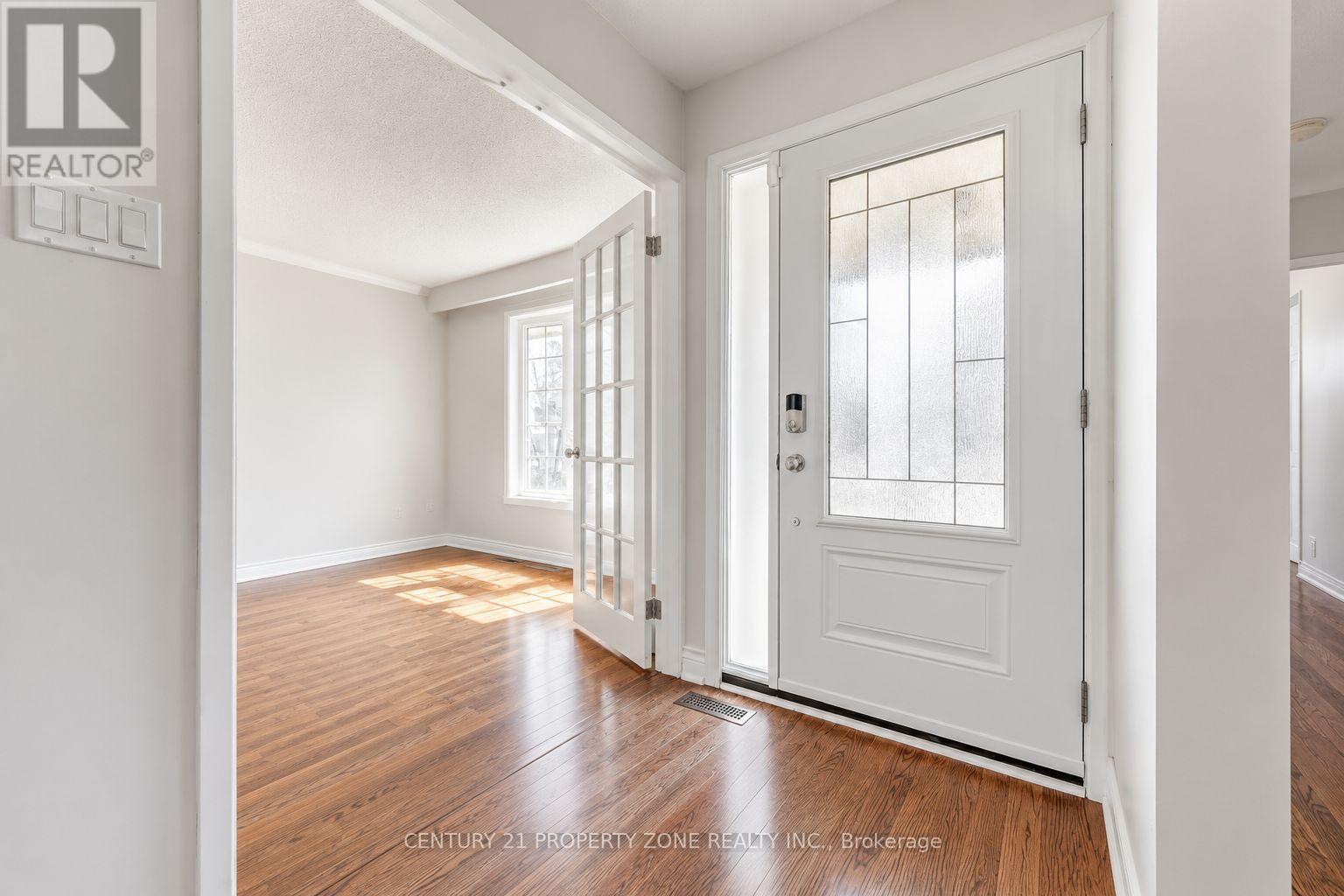 27 Madrid Crescent N, Brampton, Ontario  L6S 2X5 - Photo 4 - W13695444