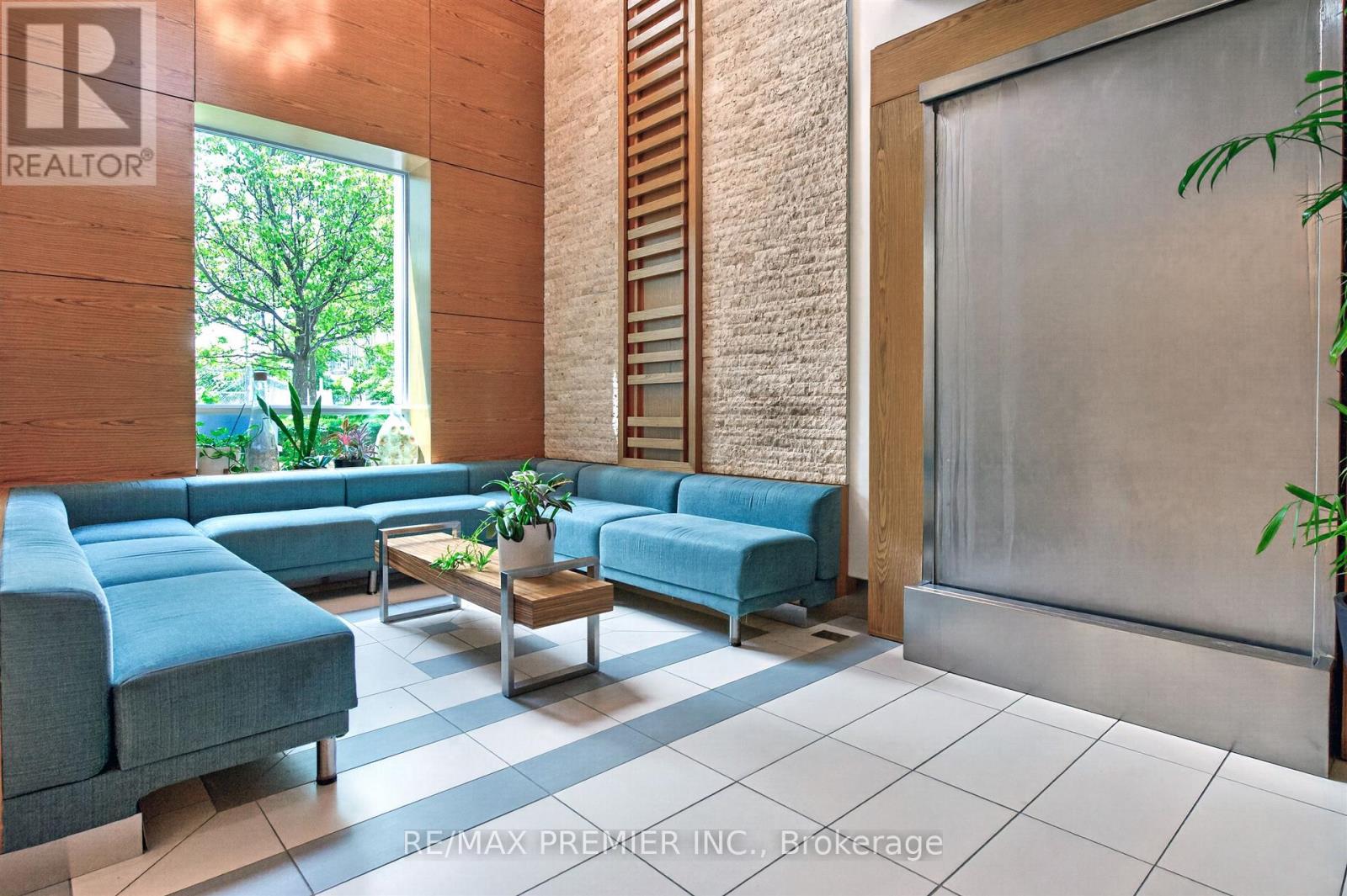 2133 - 165 Legion Road N, Toronto, Ontario  M8Y 0B3 - Photo 2 - W13695474