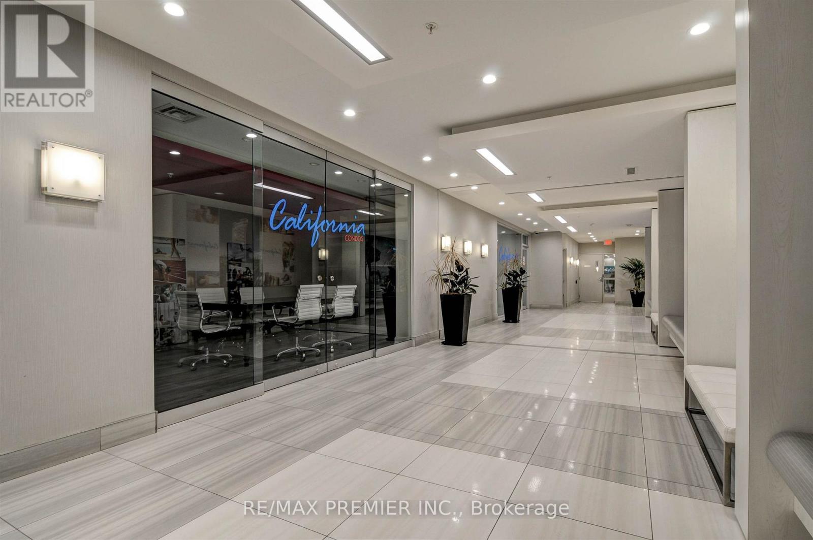 2133 - 165 Legion Road N, Toronto, Ontario  M8Y 0B3 - Photo 3 - W13695474