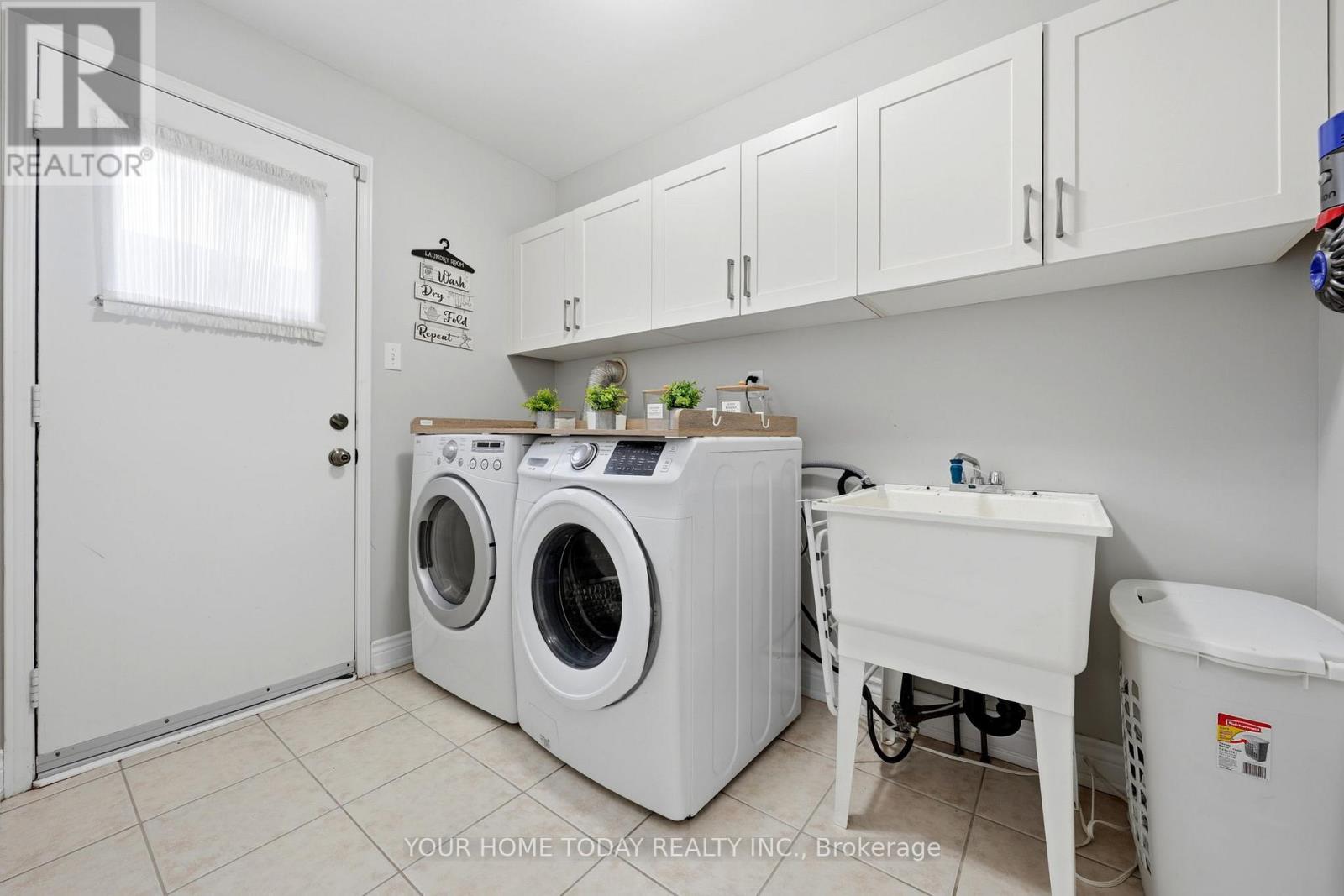 19 Mcnally Street, Halton Hills, Ontario  L7G 6B7 - Photo 18 - W13695478