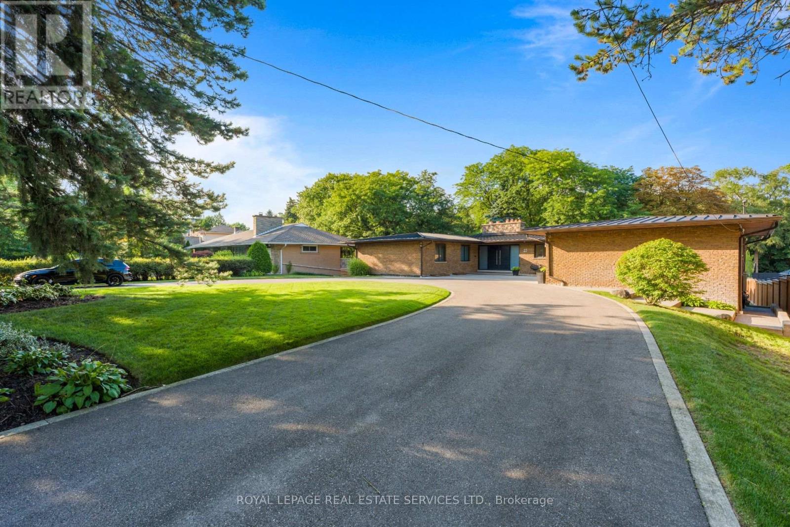 23 Lorraine Gardens, Toronto, Ontario  M9B 4Z5 - Photo 2 - W13695496