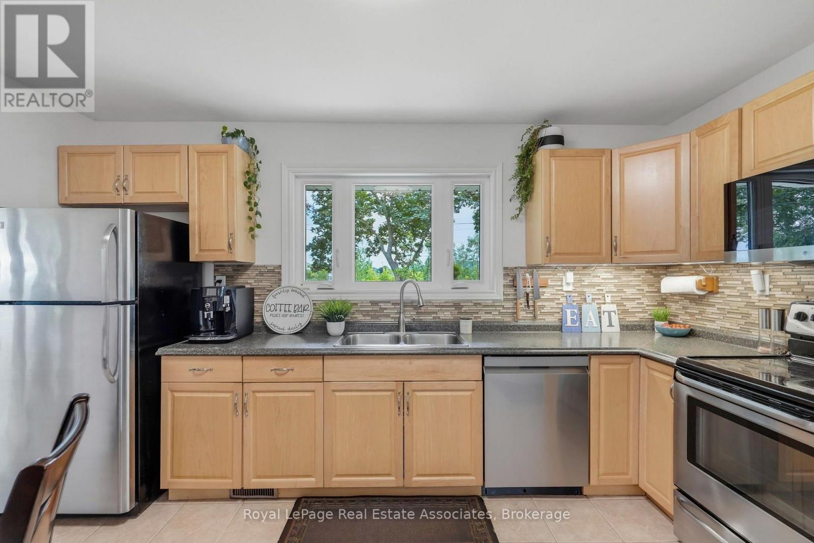 28 Kelson Avenue S, Grimsby, Ontario  L3M 4C3 - Photo 10 - X13695002