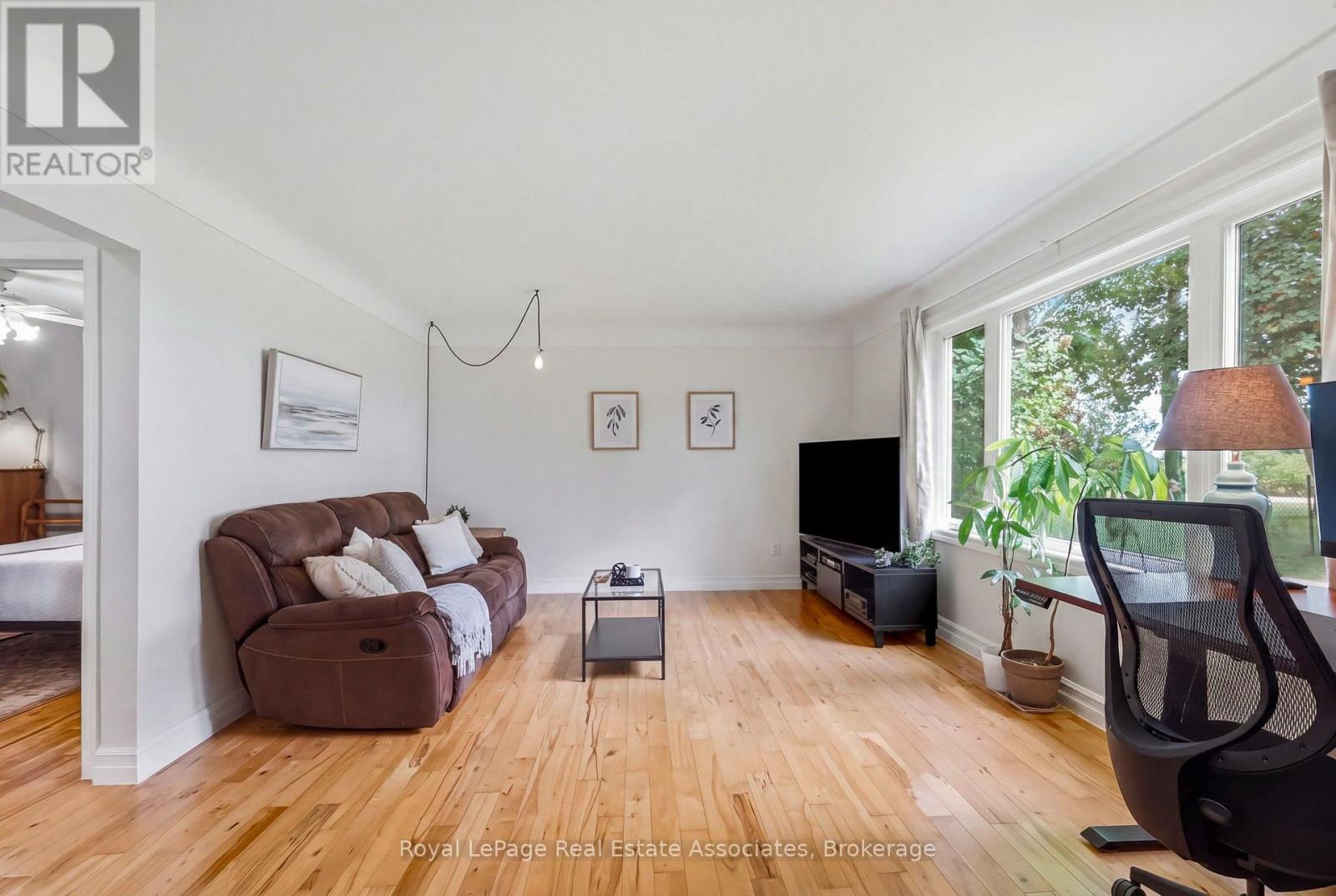 28 Kelson Avenue S, Grimsby, Ontario  L3M 4C3 - Photo 6 - X13695002