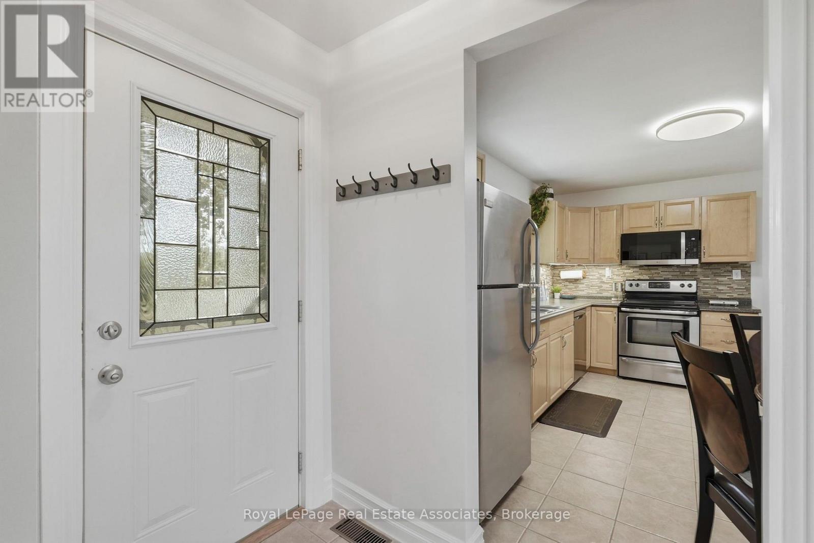 28 Kelson Avenue S, Grimsby, Ontario  L3M 4C3 - Photo 4 - X13695002