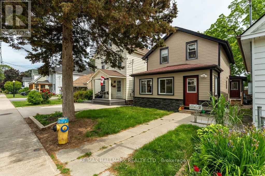 15 Adelaide Street, Grimsby, Ontario  L3M 1X2 - Photo 2 - X13695424