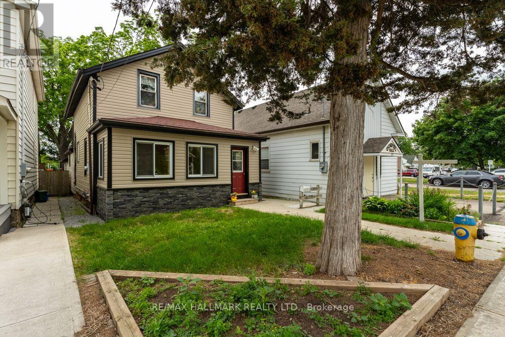 15 Adelaide Street, Grimsby, Ontario  L3M 1X2 - Photo 3 - X13695424