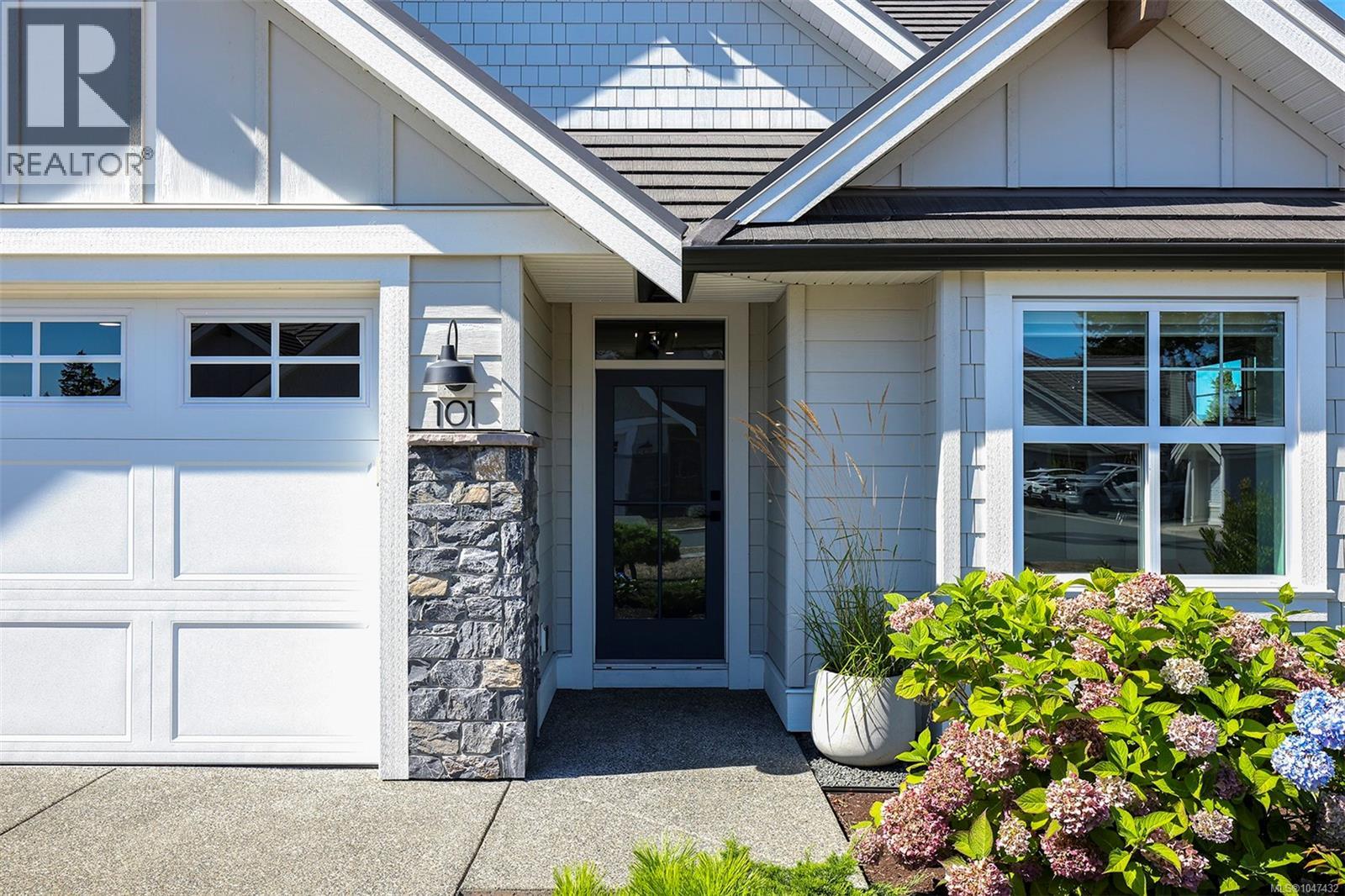 101 1444 Crown Isle Dr, Courtenay, British Columbia  V9N 0B8 - Photo 2 - 1047432