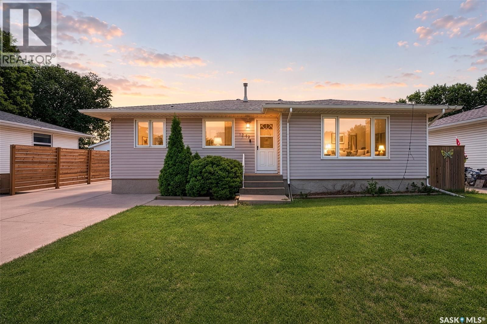 1249 Grace Street, Moose Jaw, Saskatchewan  S6H 3C6 - Photo 2 - SK046124