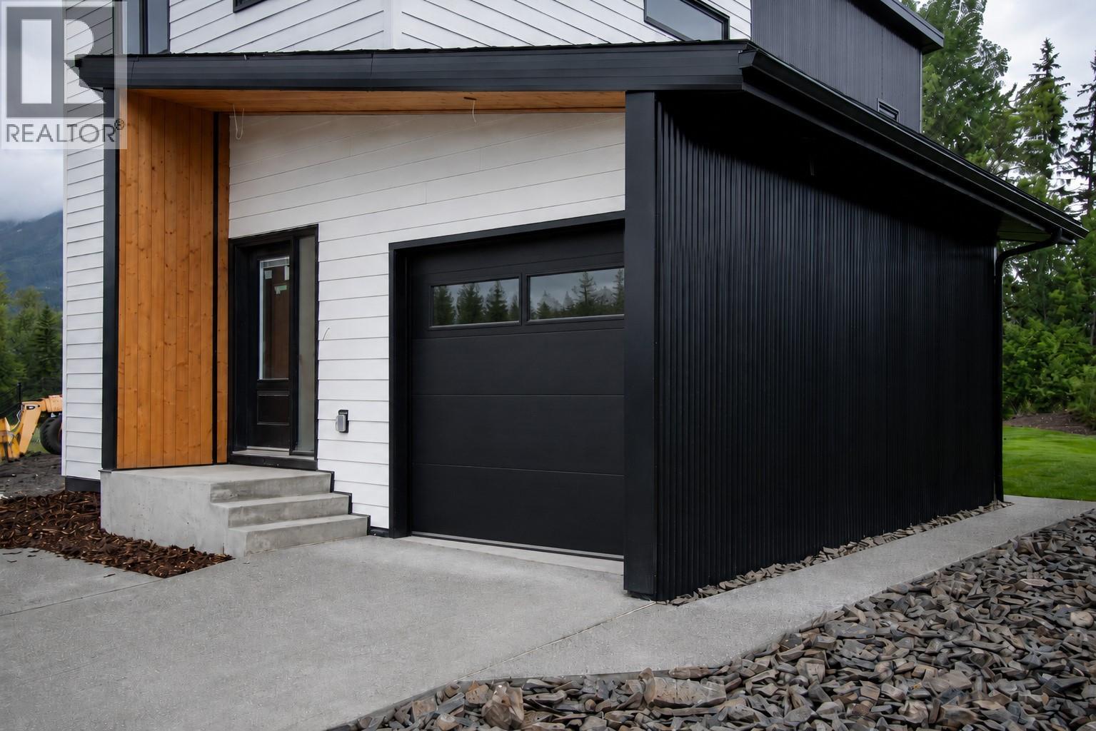 113 Whitetail Drive, Fernie, British Columbia  V0B 1M4 - Photo 3 - 10393873
